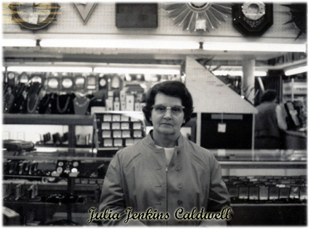 julia in store